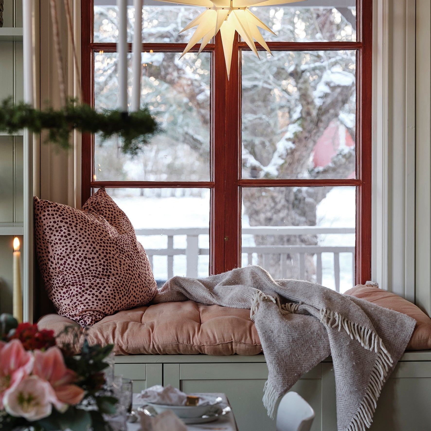 scandi-christmas-home-country-look-window-seat