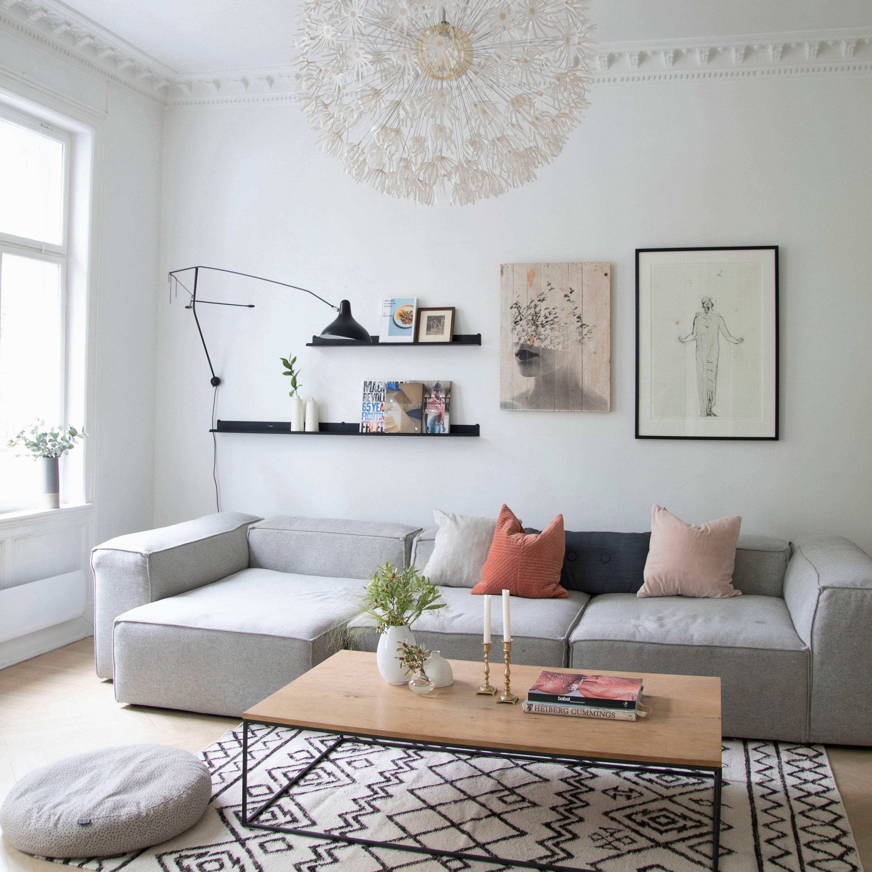 Join us in this simple yet warm Norwegian apartment